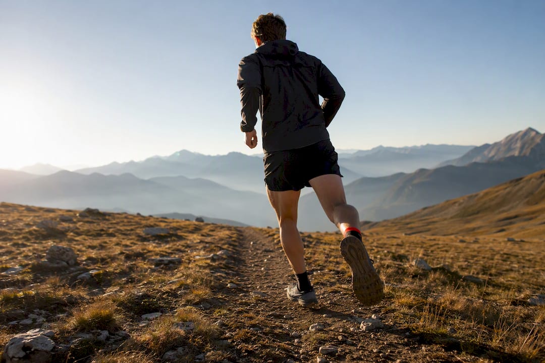 Runner pacing across a high-altitude plateau